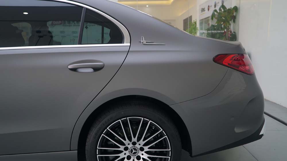 灰色改色膜十大排名,膜呗改色案例：奔驰C260全车换色AMG山灰 高能亮相了