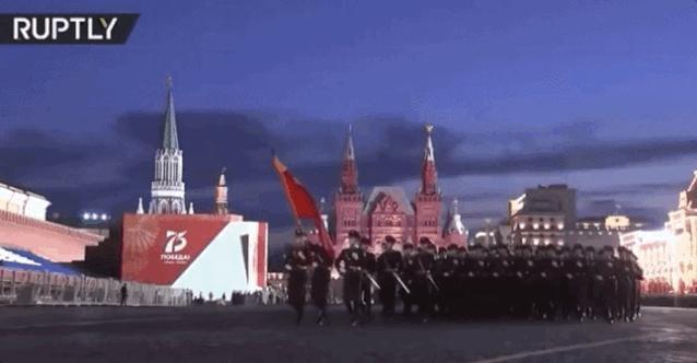 中国歌曲最帅气,中国最帅天团身穿帅气制服亮相莫斯科(中国最帅气的哥哥)