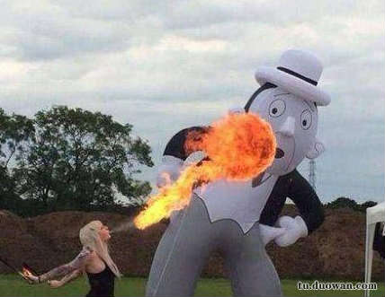 爱神在嘲笑死神的无能（世界上谁最搞笑）