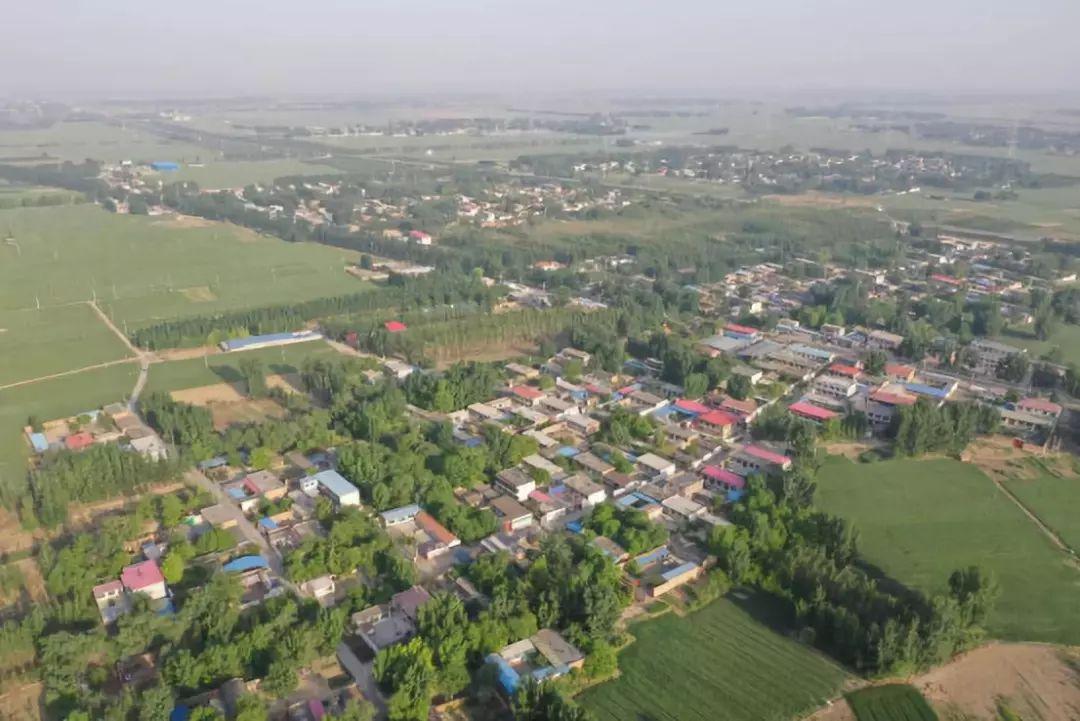 容城装修品牌十大排名（容城北方服装名城牌坊）