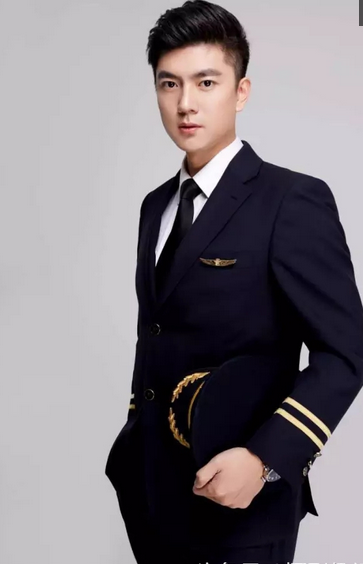 请问张殿菲是不是传说中的卢飞？中国男空少图片