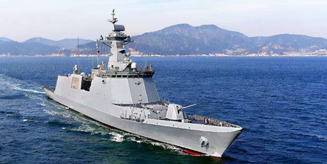 世界第一名舰艇排名前十,对比世界先进舰艇,中国052c导弹驱逐舰能否排进世界前十的行列,如果能进,具体的排名是多少